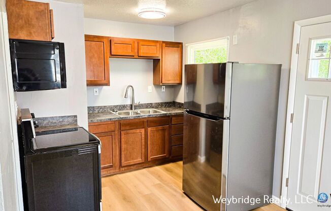 A Nice 3-Bed 1 Bath Ranch Style House in Northside!!!