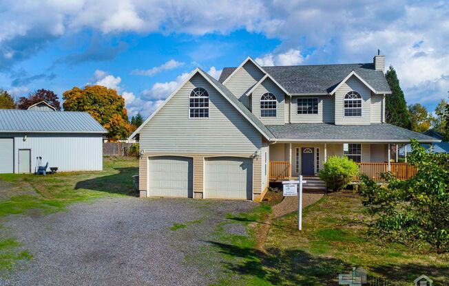 In the HEART of WINE country.... 3 bed/3.5 bath home located in the desirable Dundee!!