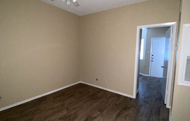 K657 - Guadalupe Square #212