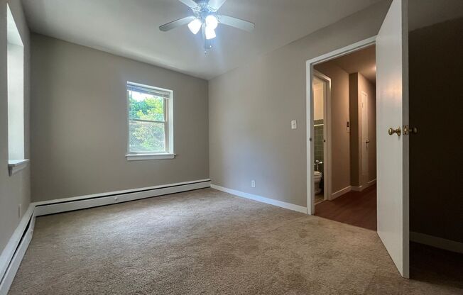 1 bed, 1 bath, $1,095, Unit 104