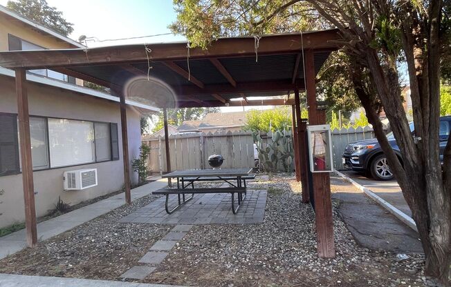 3 beds, 1 bath, $1,600, Unit #A