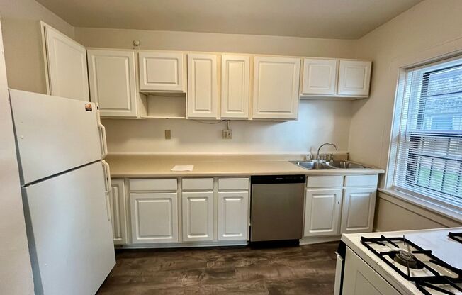 1 bed, 1 bath, $1,015, Unit 7