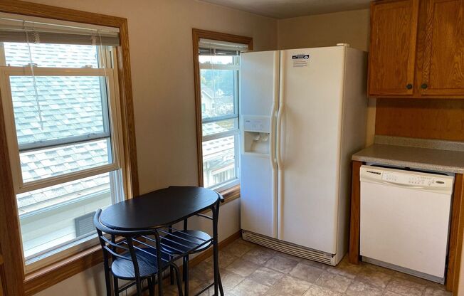 2 beds, 1 bath, 800 sqft, $1,095