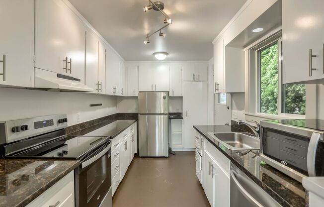 15536 Shoreline