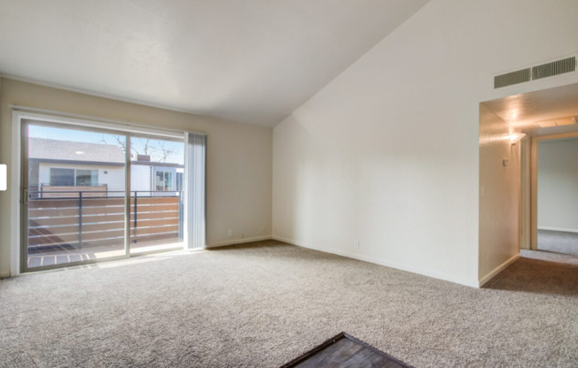 2 beds, 1 bath, 1,015 sqft, $1,795, Unit 052