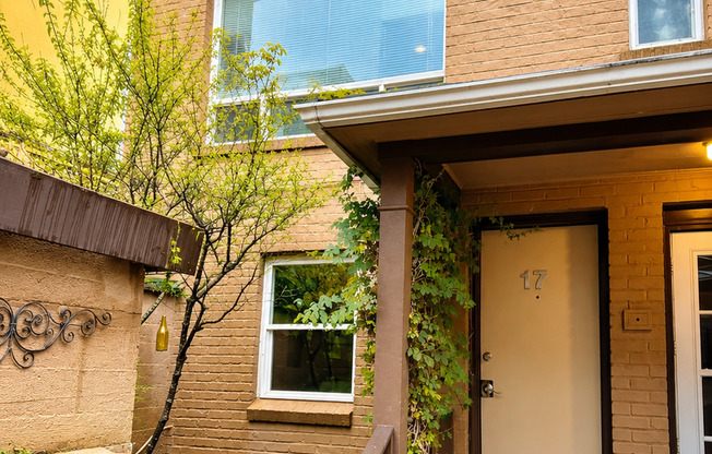 1 bed, 1 bath Condo - Walk score 92!