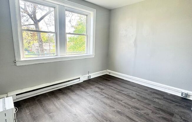 2 beds, 1 bath, $1,195, Unit F-31