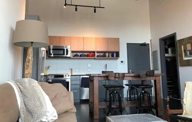 1 bed, 1 bath, 692 sqft, $3,700, Unit 512