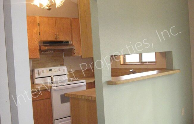 3 Bed 2 Bath Beaverton Home with big backyard, storage shed, A/C and fireplace!!