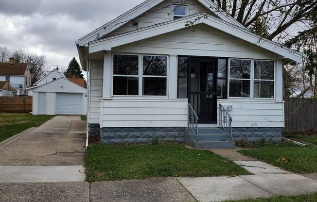 Welcome to this charming 3-bedroom, 1-bathroom home located in Toledo, OH.