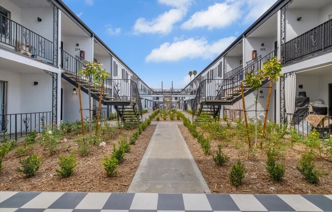 1 bed, 1 bath, 650 sqft, $1,950, Unit 220