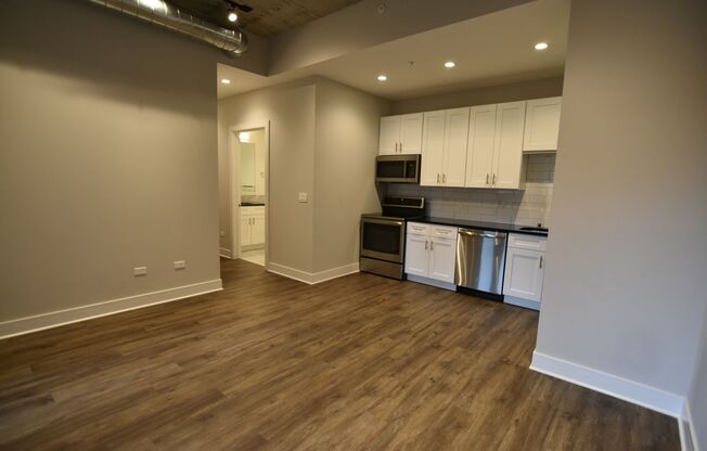 2 beds, 2 baths, 976 sqft, $4,175, Unit 3833-317