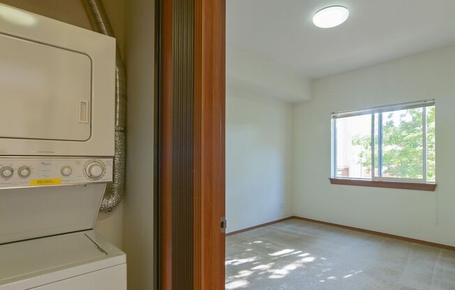 2 beds, 1 bath, $1,700, Unit 206