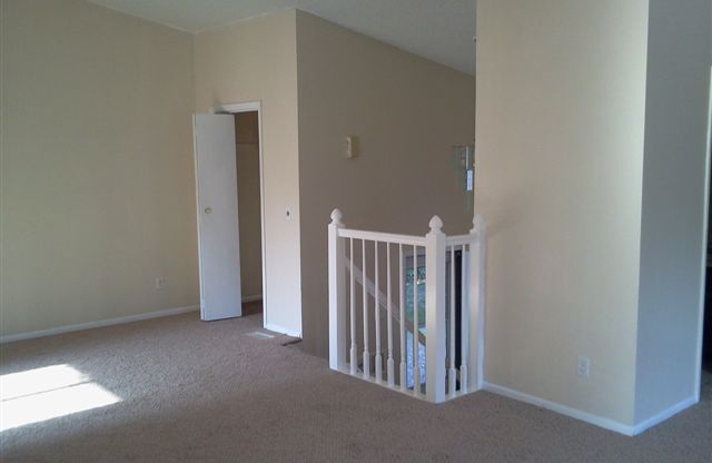 3 beds, 2 baths, $2,300, Unit 1 Car Attached Garage North Side