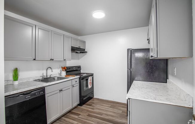 2 beds, 1 bath, 925 sqft, $1,419, Unit J01
