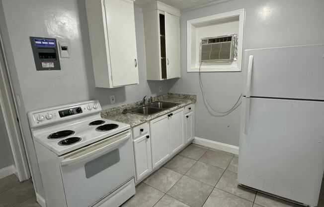 Studio, 1 bath, 600 sqft, $800, Unit 226