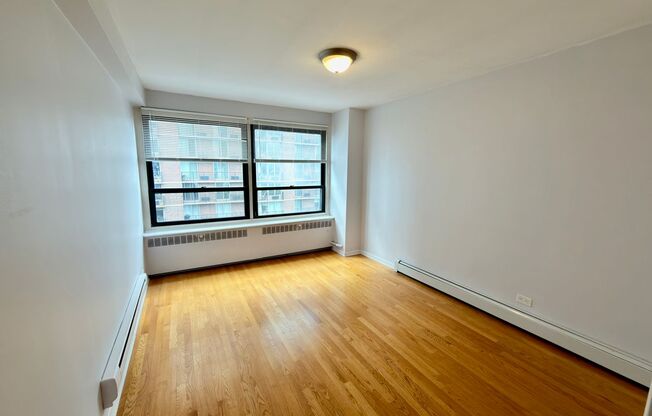 1 bed, 1 bath, 700 sqft, $1,825, Unit 418-1501
