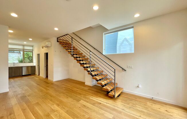 2017-Built Modern Townhome in East Magnolia