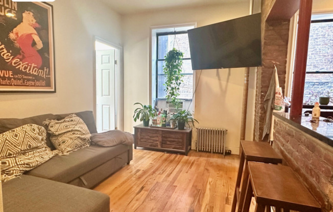 2 beds, 1 bath, $4,395, Unit 4E