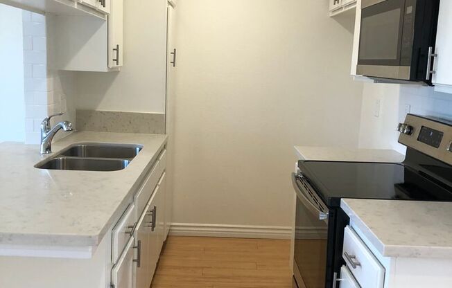 1 bed, 1 bath, 600 sqft, $1,950, Unit 412