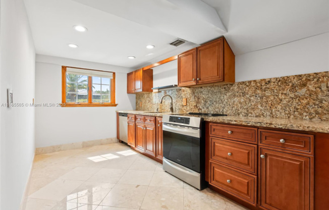 2530 OKEECHOBEE LN