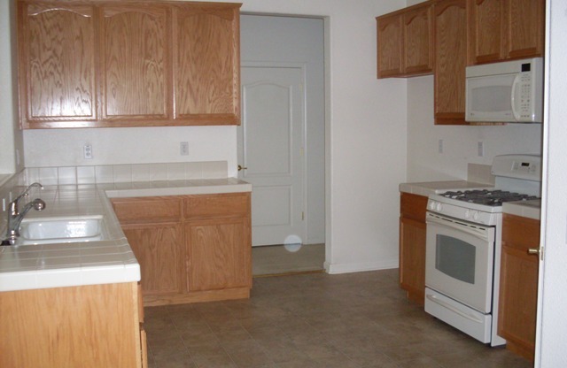 2 beds, 2 baths, $2,850