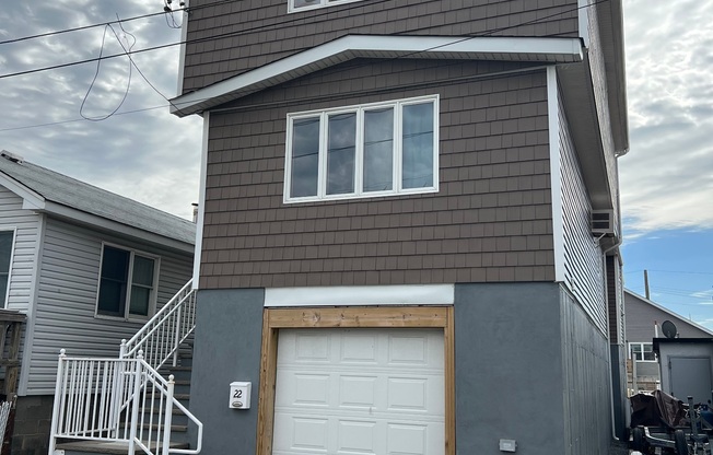 22 W 16 RD TOWNHOUSE