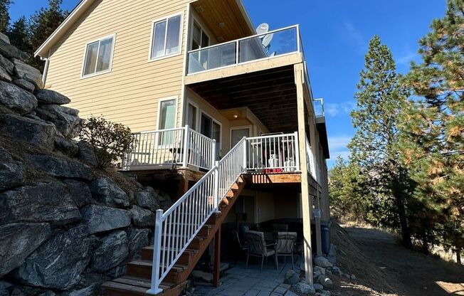 Fully Furnished Home in Chelan!  Half off on Move In!