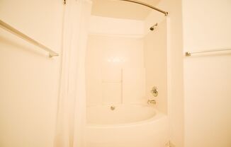 Beautiful 2 BR 2 BA Condo! Beautifully Updated! W/S/G is included.