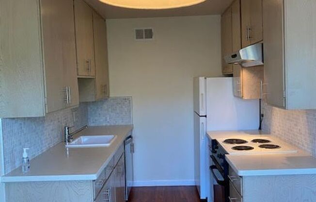 1 bed, 1 bath, $2,850, Unit 133 Parker Avenue, #1