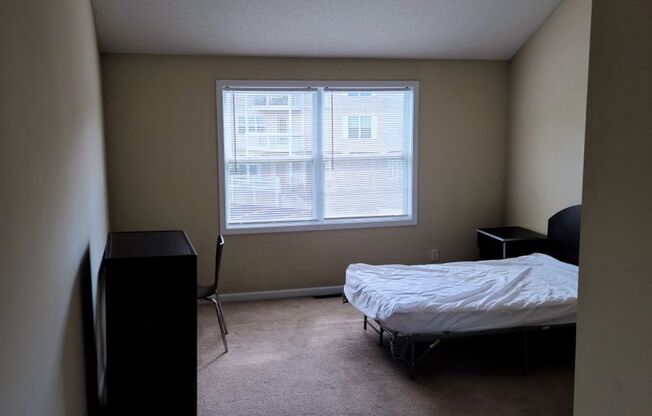 4 beds, 2 baths, 1,200 sqft, $3,280, Unit 2215 #53