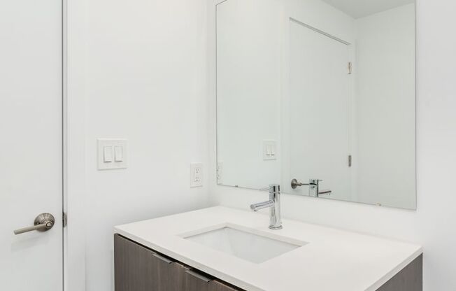 1 bed, 1 bath, 611 sqft, $1,595, Unit N-401