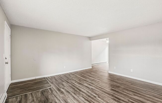 2 beds, 1 bath, 800 sqft, $1,295, Unit 431-01-17