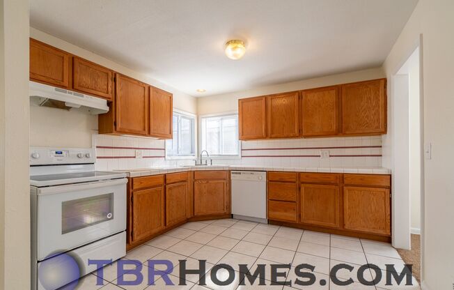 3 beds, 1 bath, $2,100