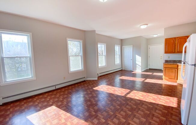 2 beds, 1 bath, 851 sqft, $1,500, Unit 2S