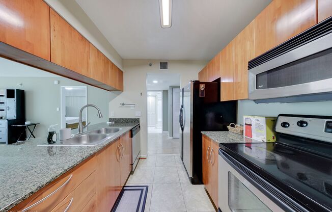 1 Bed / 1 Bath with Bay Views – Partially Furnished – Brickell – $2,800