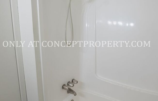 2 beds, 1.5 baths, 1,040 sqft, $1,299, Unit 19