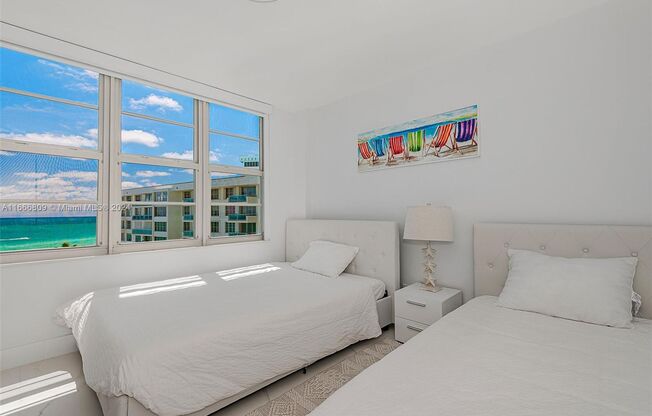 2 beds, 2 baths, 1,030 sqft, $4,500, Unit 5161 Collins Ave appt 915 (A11666809)