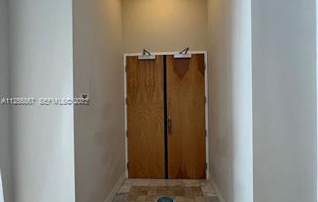 2 beds, 2 baths, 1,030 sqft, $4,000, Unit 5161 Collins Ave appt 1711