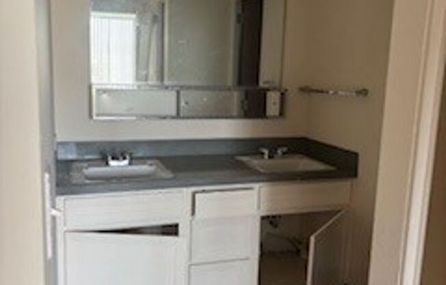 2 beds, 1 bath, 850 sqft, $1,625, Unit 517