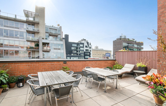445 W 19 ST