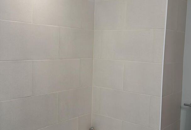 1 bed, 1 bath, 730 sqft, $3,000, Unit 889 Francisco St, UNIT 2402