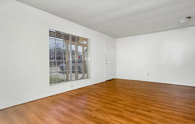 1 bed, 1 bath, 750 sqft, $595, Unit 612