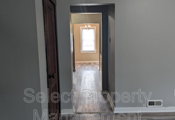 2129 THOMPSON AVE