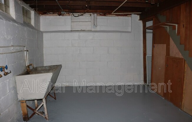 740 E 254 ST