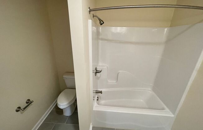 2 beds, 1 bath, 1,027 sqft, $1,625, Unit Apt 3212