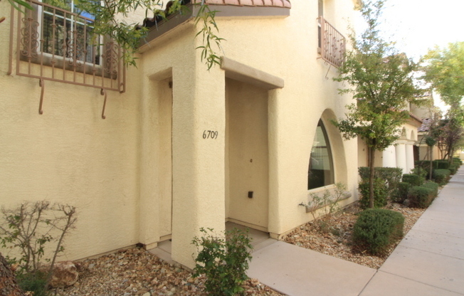 SHOWINGS AVAILABLE NOW