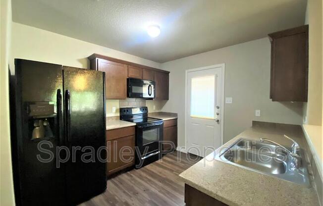 3 beds, 2 baths, 1,350 sqft, $1,425