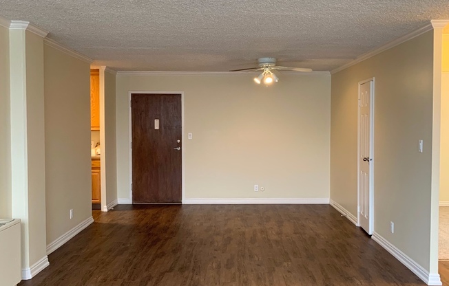 2 beds, 1 bath, 900 sqft, $1,521, Unit 301