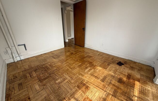 2 beds, 1 bath, $1,295, Unit 410